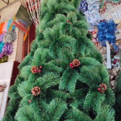 Árbol nevado con piñas y cerezas de 2.1m