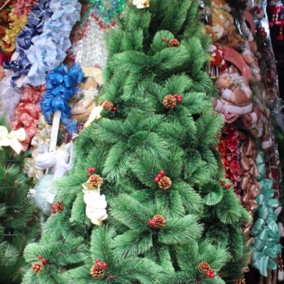 Árbol nevado con piñas y cerezas 1.8m