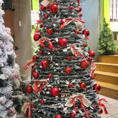 Árbol navideño plegable nevado de 2.1m decorado rojo