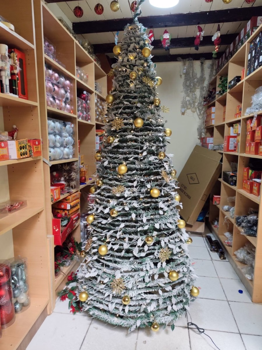 Árbol navideño plegable nevado de 2.1m decorado dorado