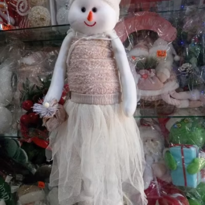 Patilarga muñeco de nieve con falda rosado