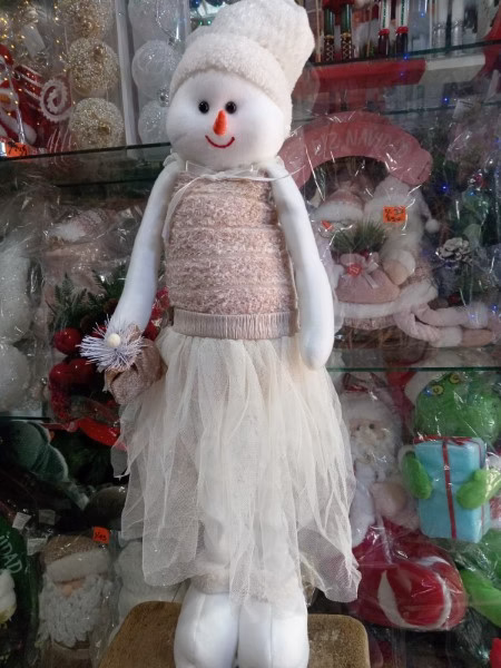 Patilarga muñeco de nieve con falda rosado