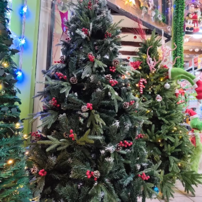 Árbol europeo con nieve con piñas y cerezas de 1.8m súper coposo